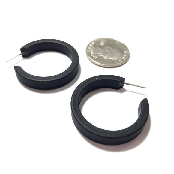 Frosted Vintage Lucite Classic Hoop Black Earrings - Picture 4 of 6